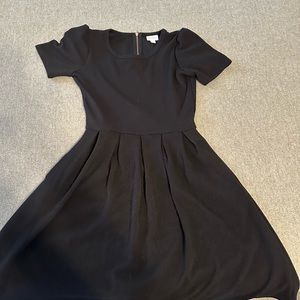 LuLaRoe noir collection Amelia. Size small NWT. Rose gold zipper